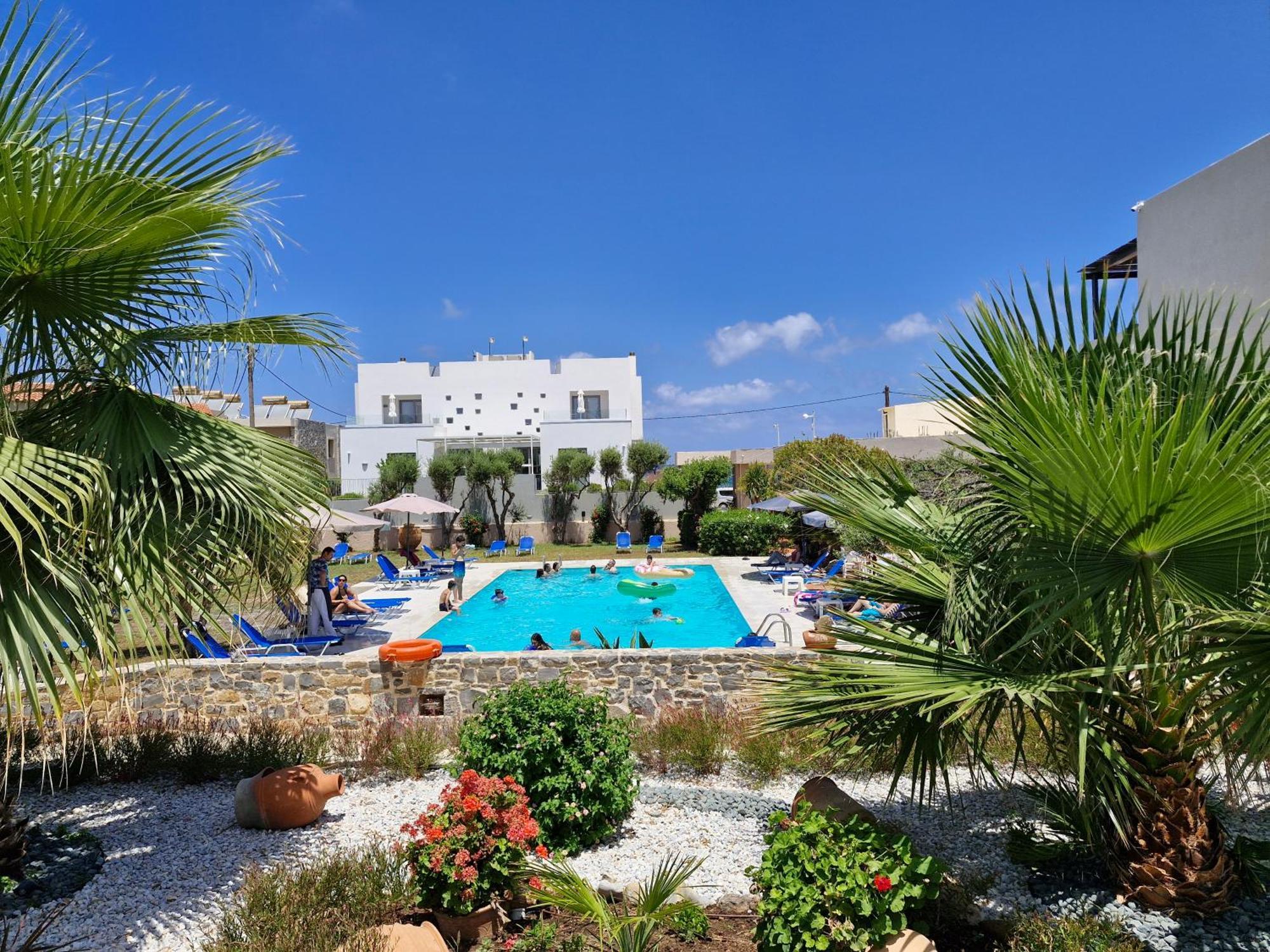Creteco Hotel & Suites Goúrnes Exteriör bild